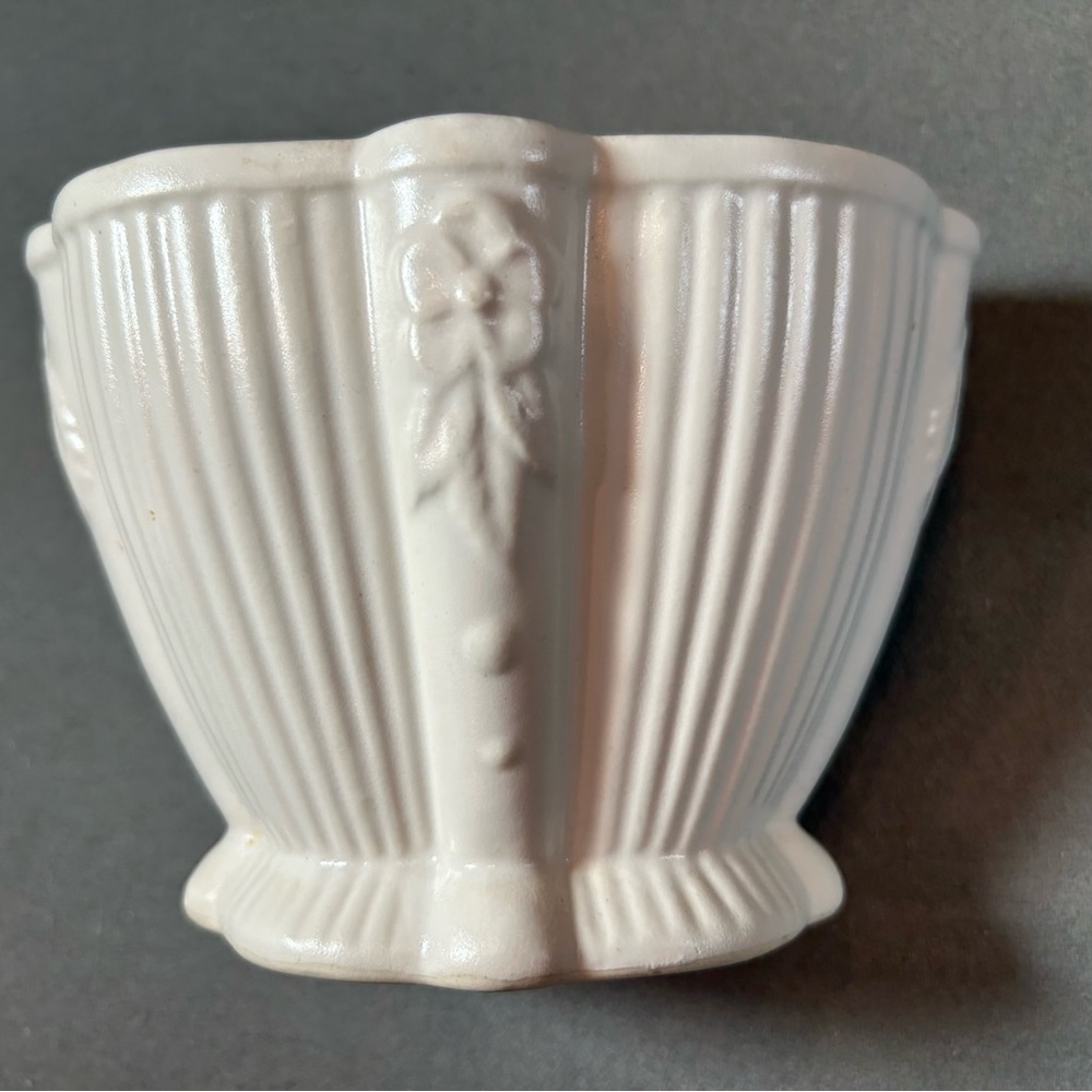 Roseville Vintage Pottery Vase Vessel 6” x 4” USA